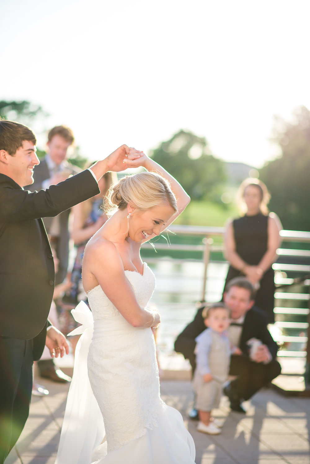 A Vibrant Modern Museum Wedding - Jule Collins Smith Museum of Fine Art Wedding -- Wedding Blog - The Overwhelmed Bride