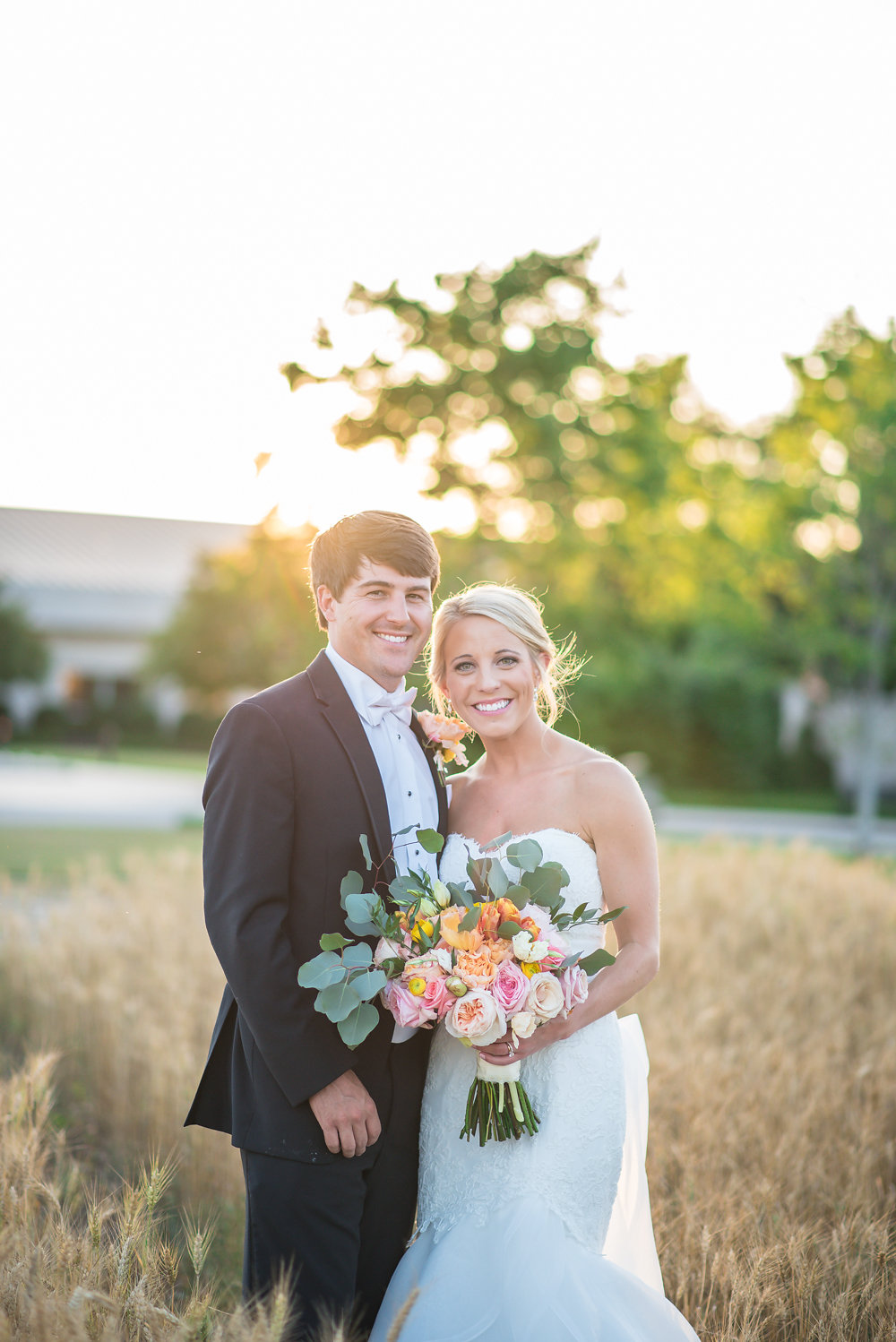 A Vibrant Modern Museum Wedding - Jule Collins Smith Museum of Fine Art Wedding -- Wedding Blog - The Overwhelmed Bride