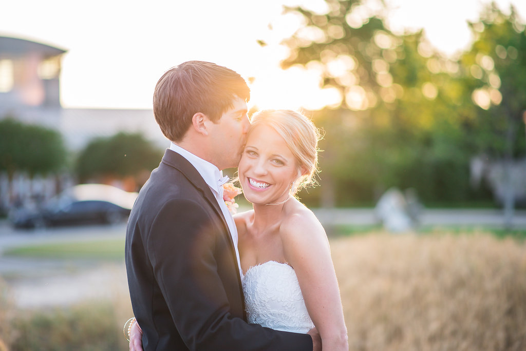 A Vibrant Modern Museum Wedding - Jule Collins Smith Museum of Fine Art Wedding -- Wedding Blog - The Overwhelmed Bride