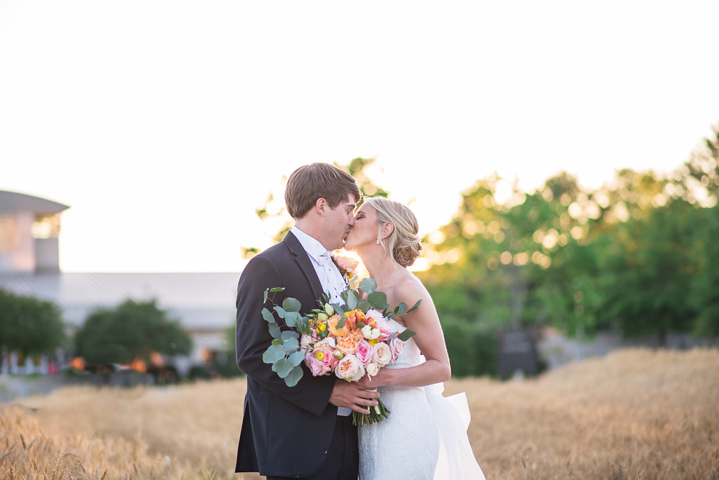 A Vibrant Modern Museum Wedding - Jule Collins Smith Museum of Fine Art Wedding -- Wedding Blog - The Overwhelmed Bride