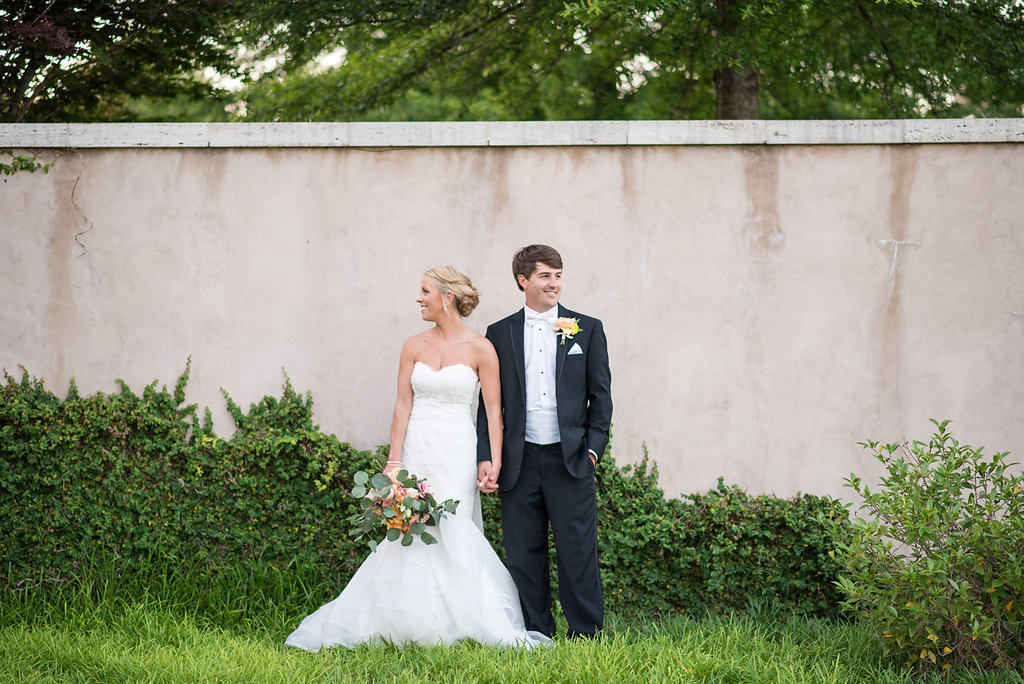 A Vibrant Modern Museum Wedding - Jule Collins Smith Museum of Fine Art Wedding -- Wedding Blog - The Overwhelmed Bride