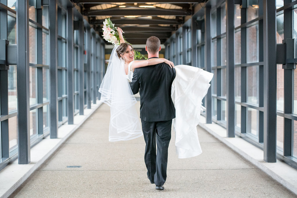 Duquesne University Ballroom Wedding - Classic Wedding -- Wedding Blog - The Overwhelmed Bride
