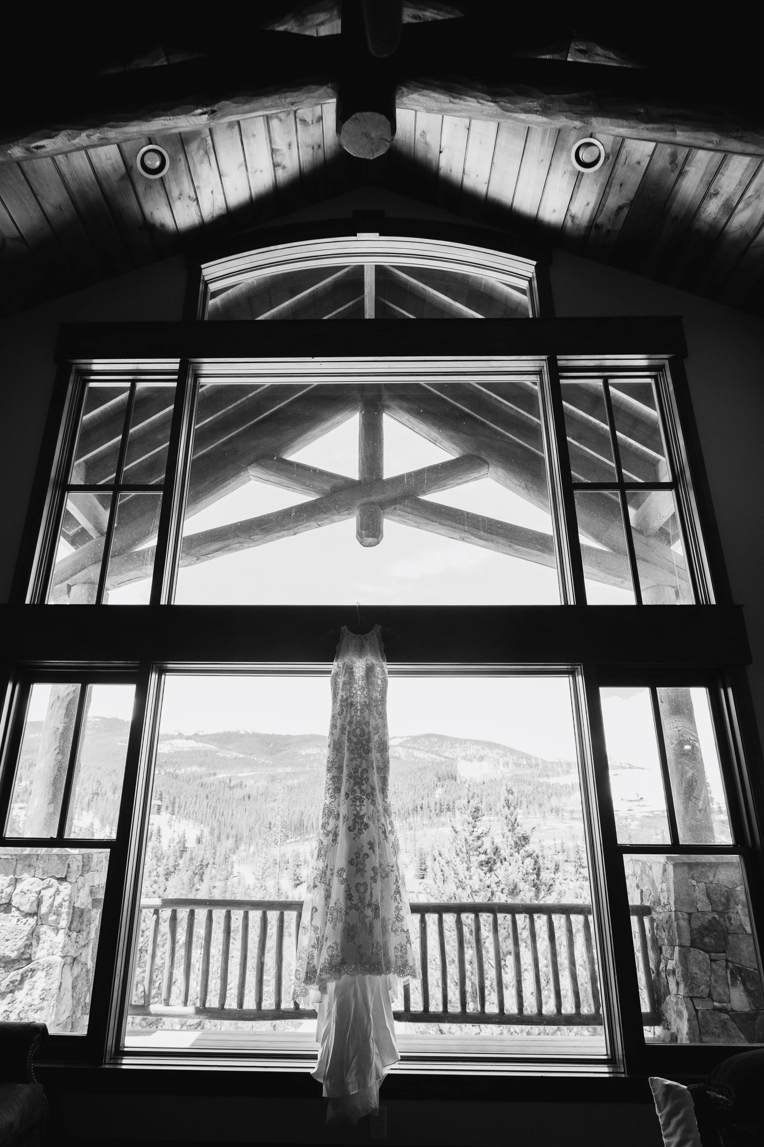 A Sevens Breckenridge Resort Colorado Winter Wedding -- Wedding Blog - The Overwhelmed Bride