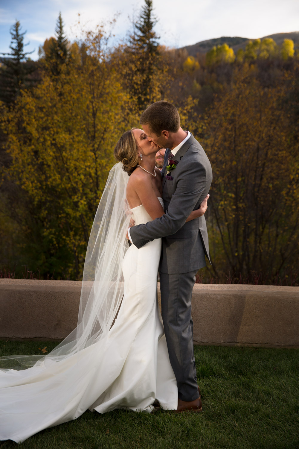 Avon, Colorado Wedding Venue - Westin Riverfront Resort Beaver Creek Wedding -- Wedding Blog - The Overwhelmed Bride