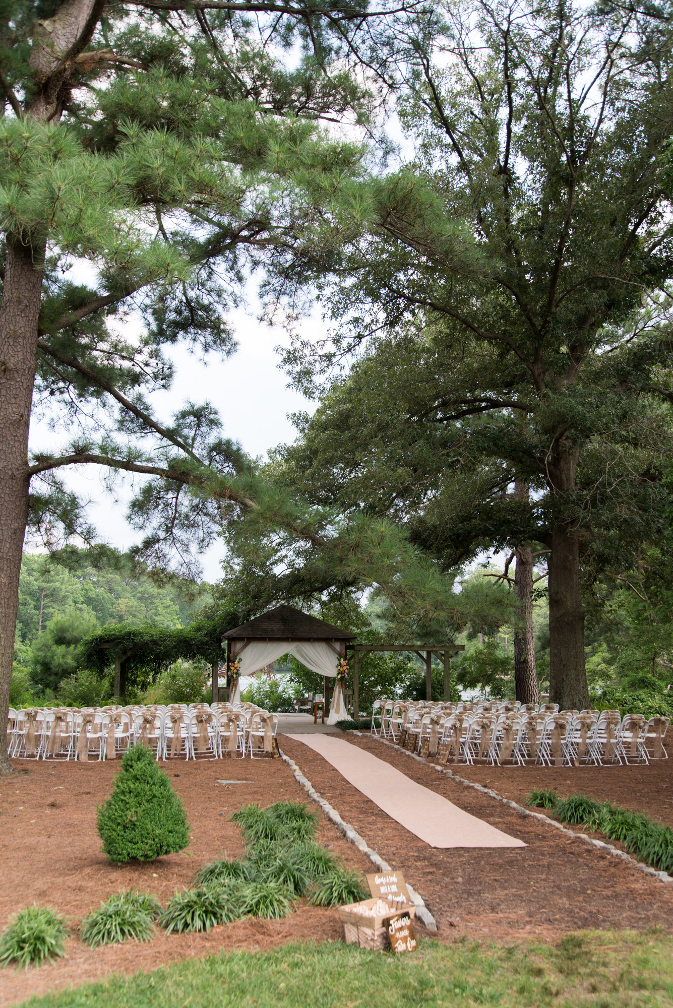 Norfolk Botanical Butterfly Garden Wedding - Virginia Beach Outdoor Wedding Venue -- Wedding Blog - The Overwhelmed Bride