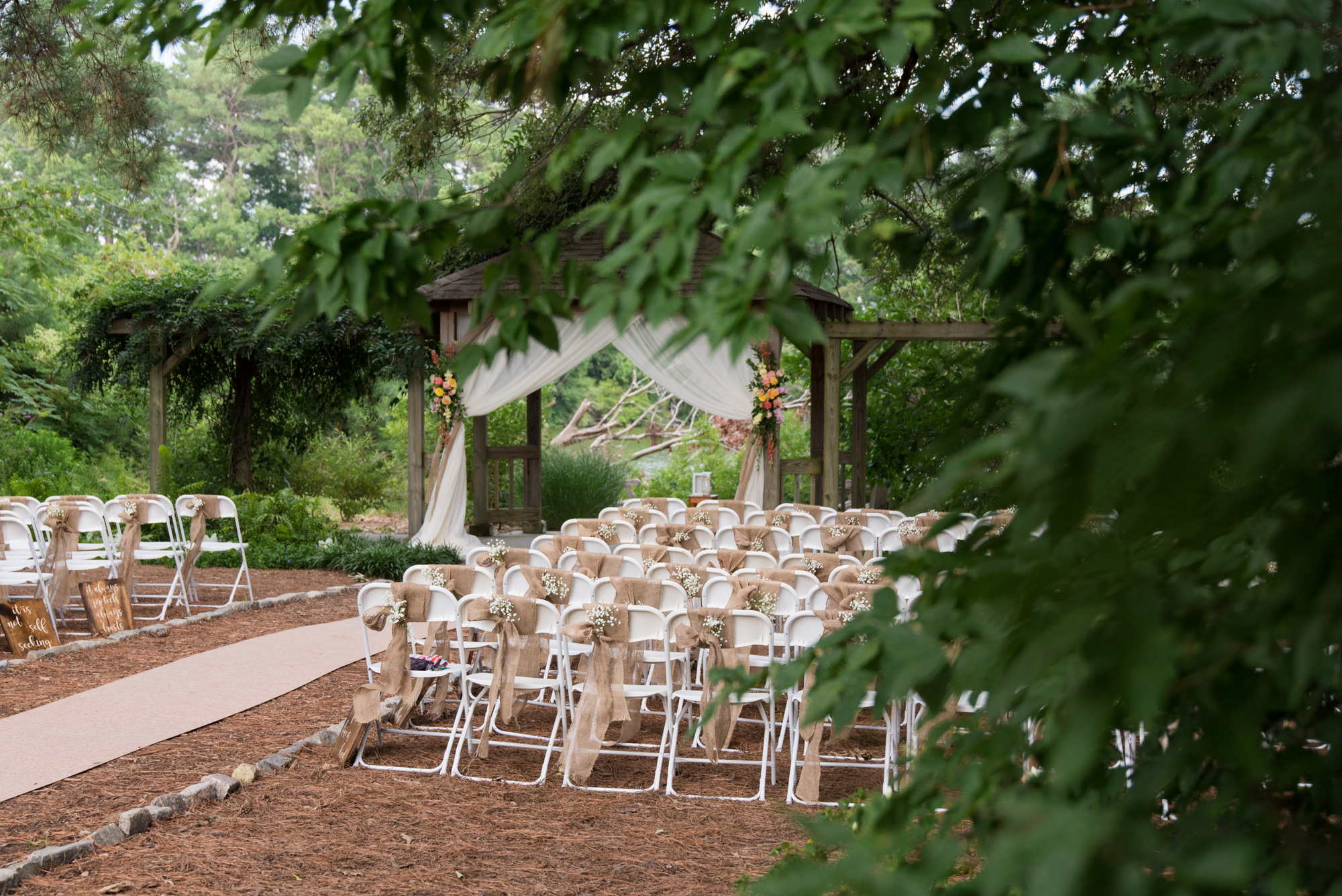 Norfolk Botanical Butterfly Garden Wedding - Virginia Beach Outdoor Wedding Venue -- Wedding Blog - The Overwhelmed Bride