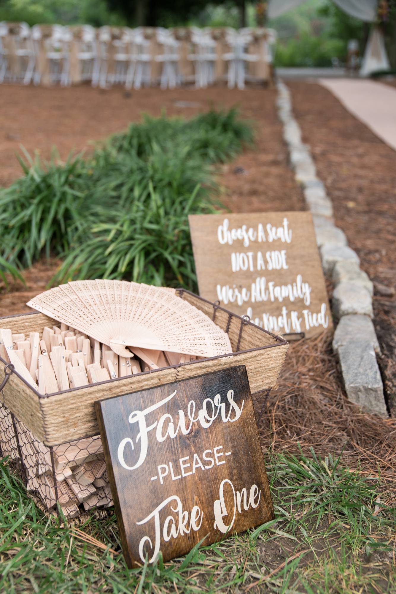 Norfolk Botanical Butterfly Garden Wedding - Virginia Beach Outdoor Wedding Venue -- Wedding Blog - The Overwhelmed Bride