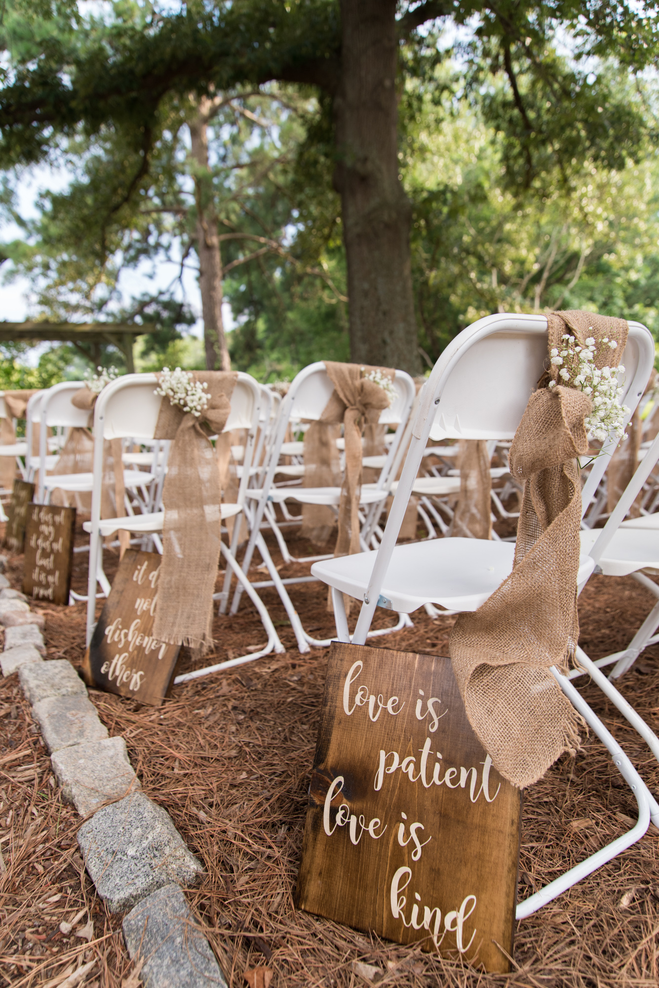 Norfolk Botanical Butterfly Garden Wedding - Virginia Beach Outdoor Wedding Venue -- Wedding Blog - The Overwhelmed Bride