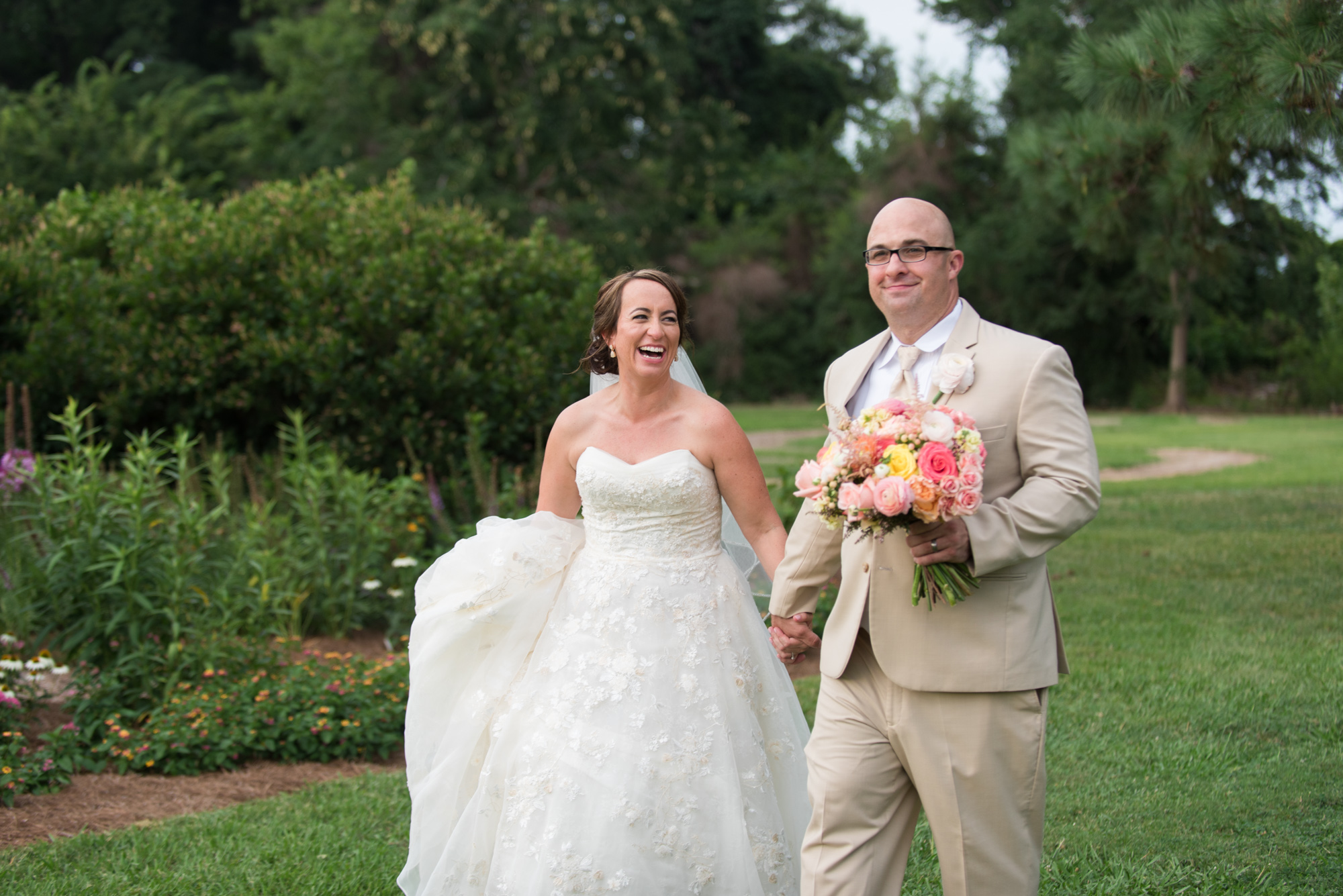 Norfolk Botanical Butterfly Garden Wedding - Virginia Beach Outdoor Wedding Venue -- Wedding Blog - The Overwhelmed Bride