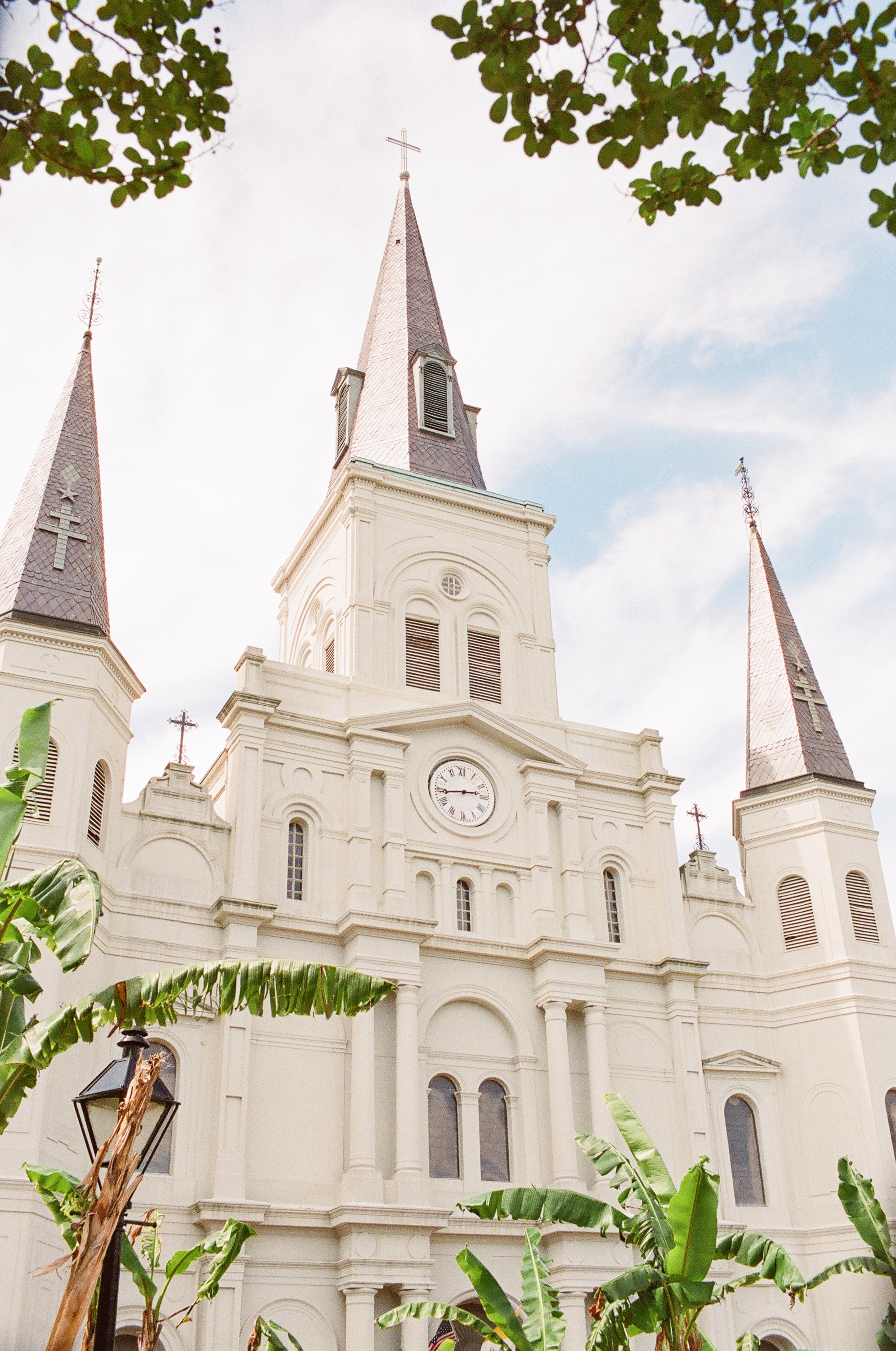 New Orleans Wedding - Navy and Gold Wedding Details - The Overwhelmed Bride