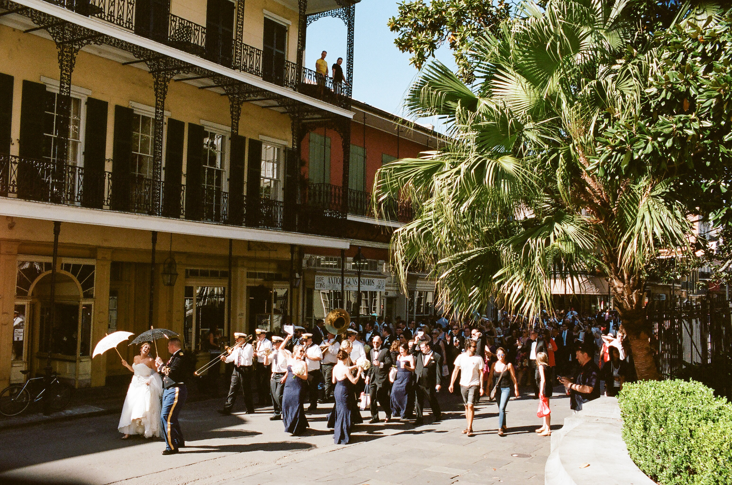 New Orleans Wedding - Navy and Gold Wedding Details - The Overwhelmed Bride