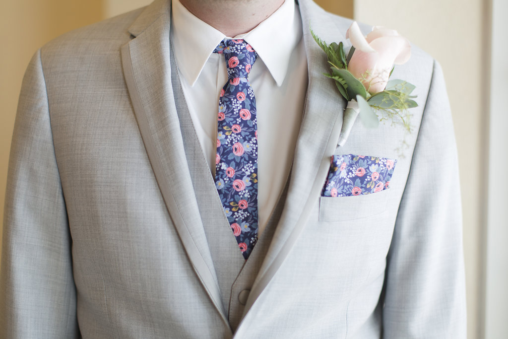 Floral Grooms Tie - Sheboygan Town & Country Golf Club Wedding - Wisconsin Wedding