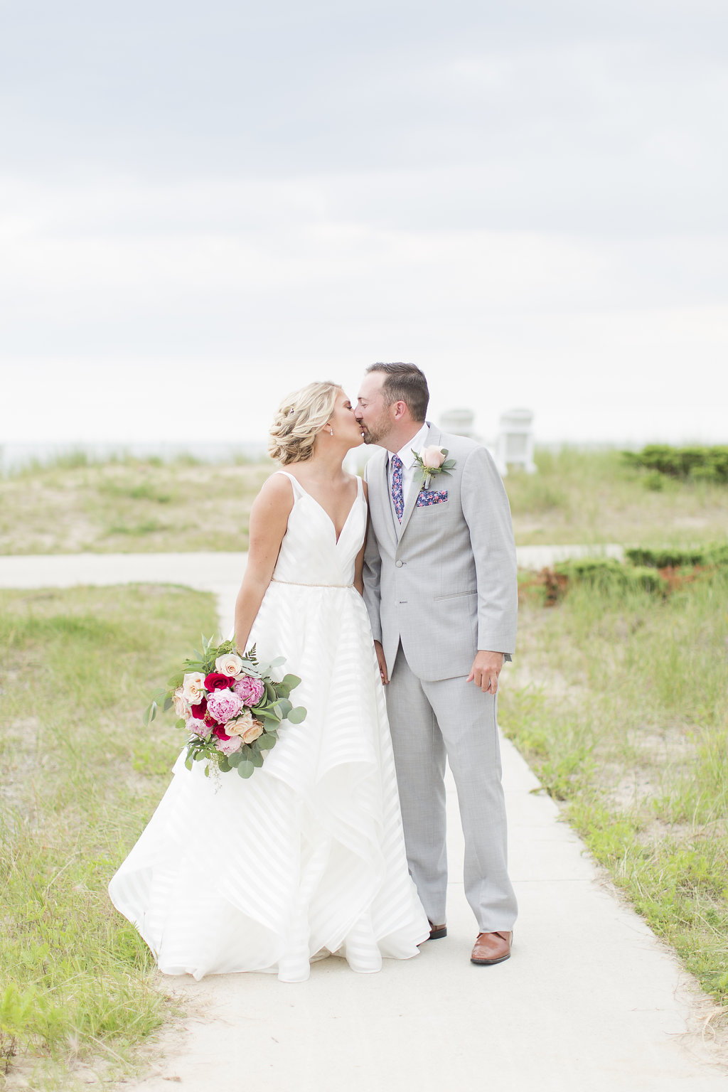 Gorgeous Wedding Photos - Sheboygan Town & Country Golf Club Wedding - Wisconsin Wedding