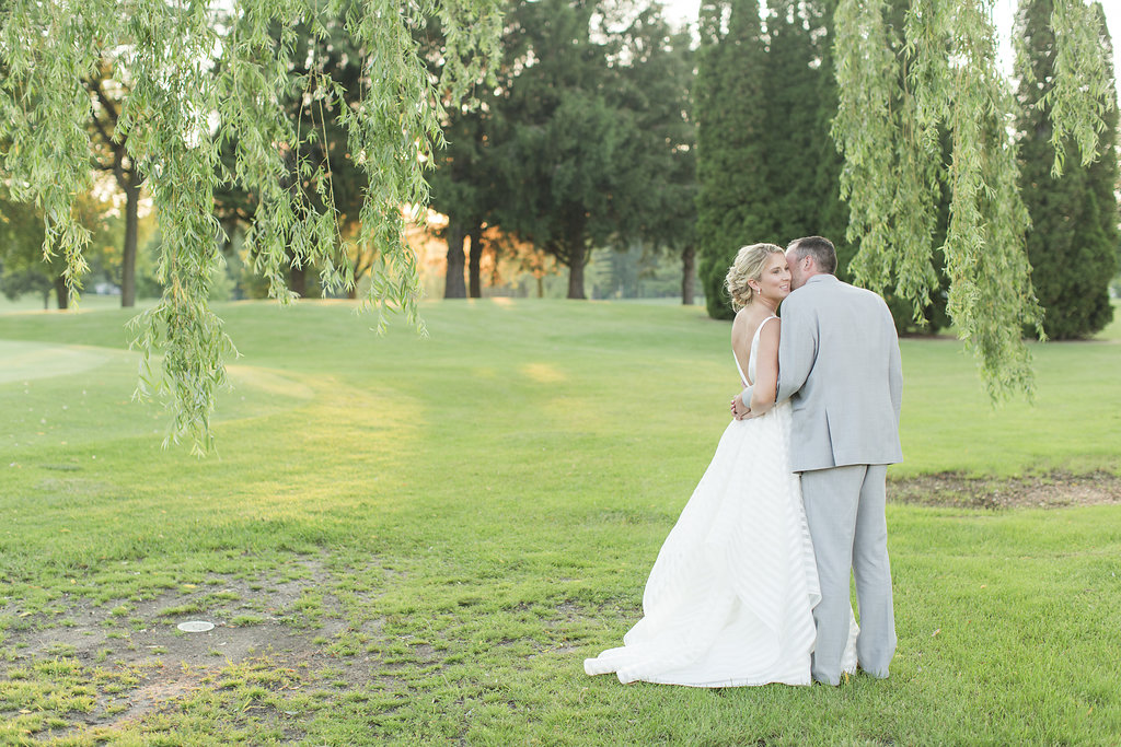 Gorgeous Wedding Photos - Sheboygan Town & Country Golf Club Wedding - Wisconsin Wedding