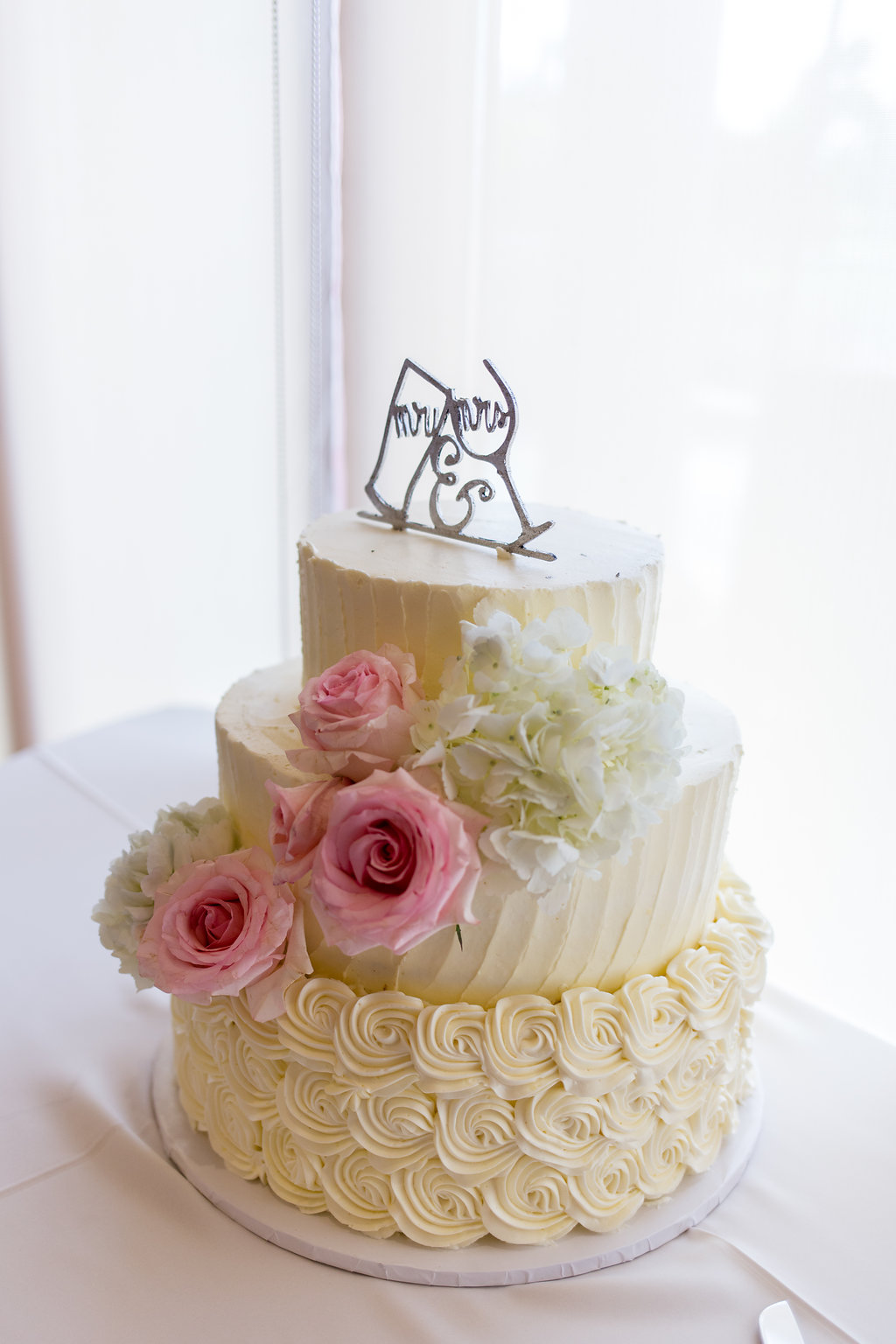 Simple White Wedding Cakes - Gorgeous Seal Beach Wedding Venue - Old Country Club Wedding