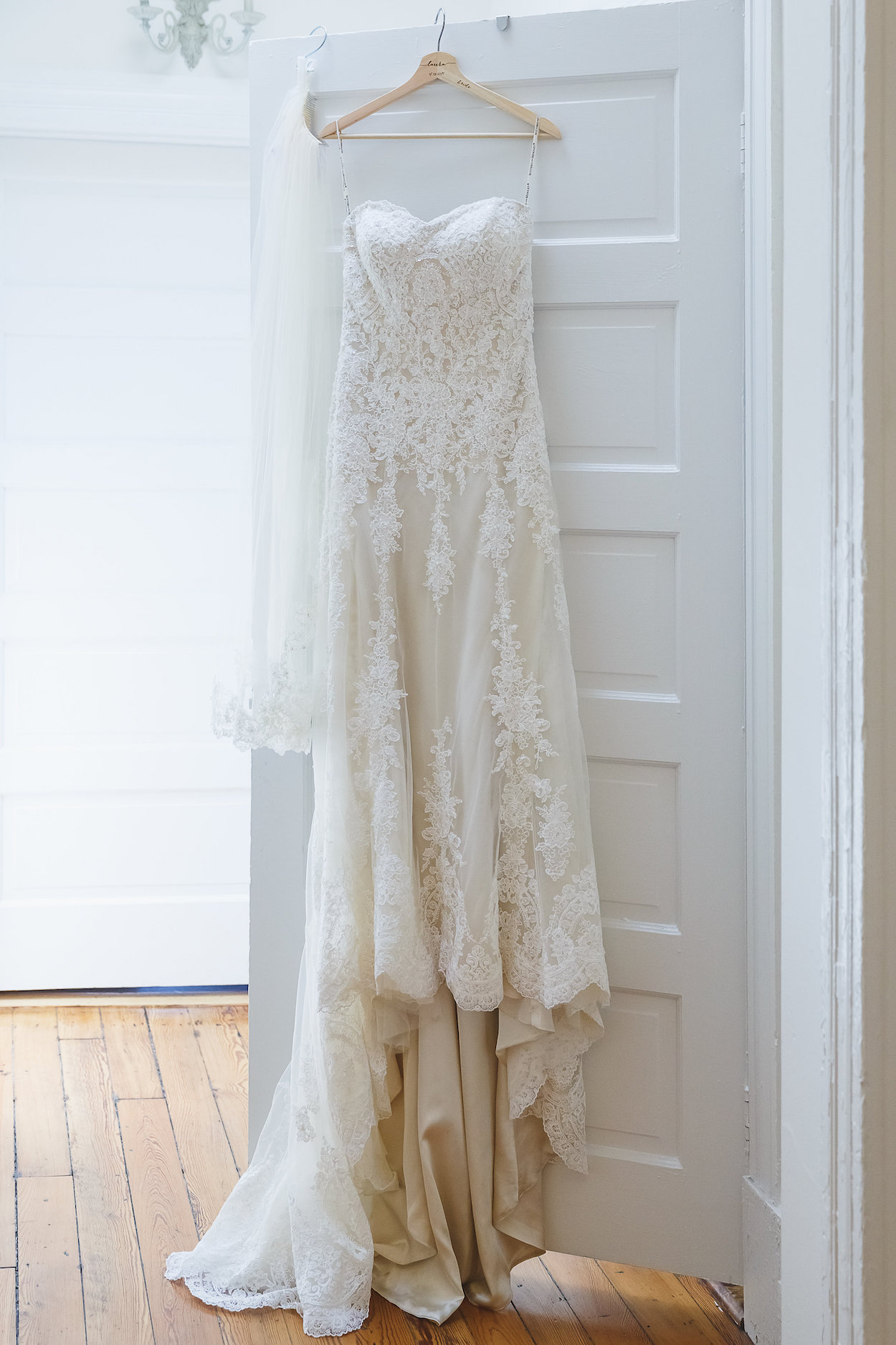 Gorgeous Lace Wedding Dress - Science Museum of Virginia Wedding