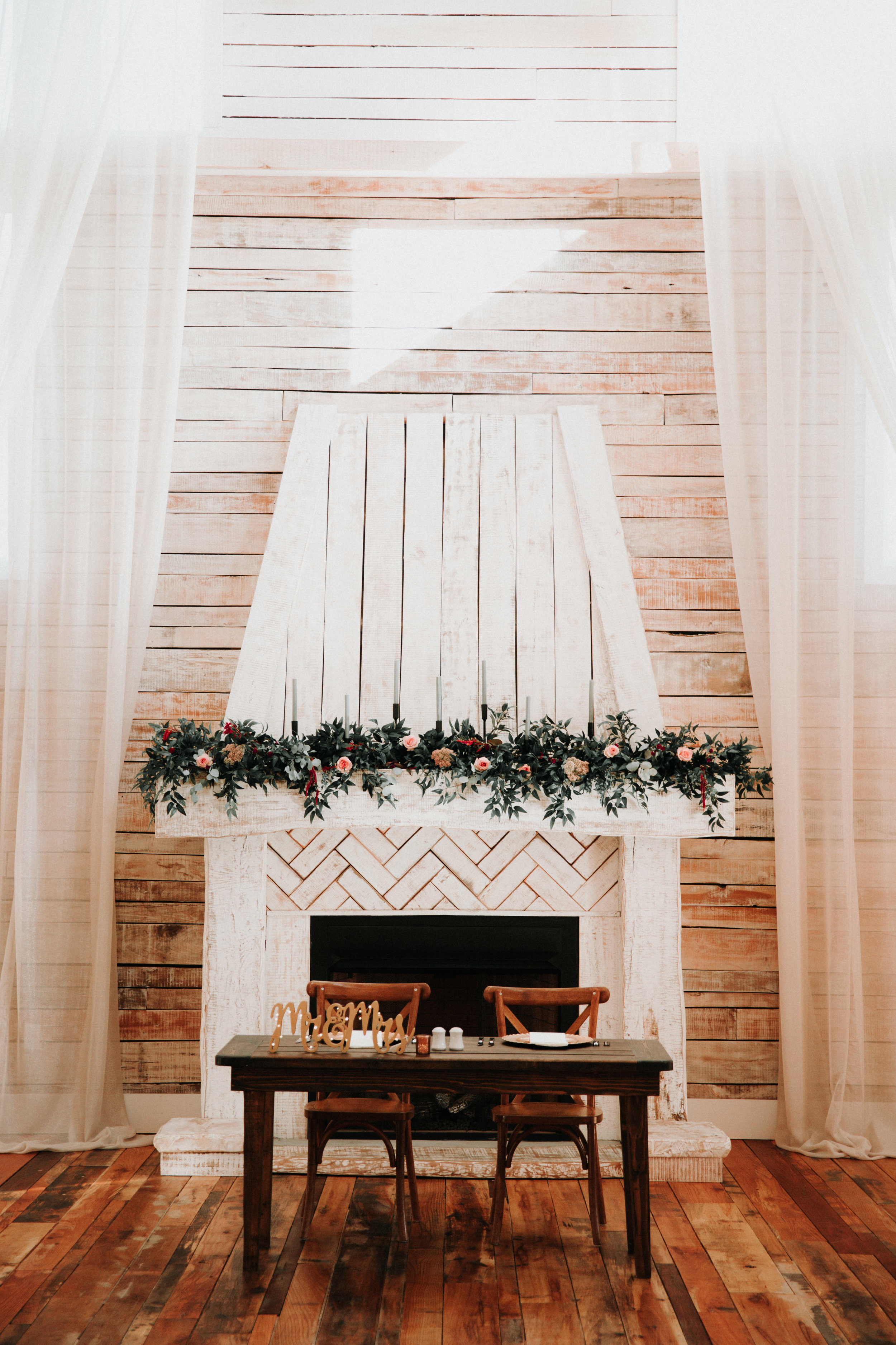 Gorgeous Barn Wedding Decor - Athens, Tennessee Barn Wedding -- The Overwhelmed Bride Wedding Blog