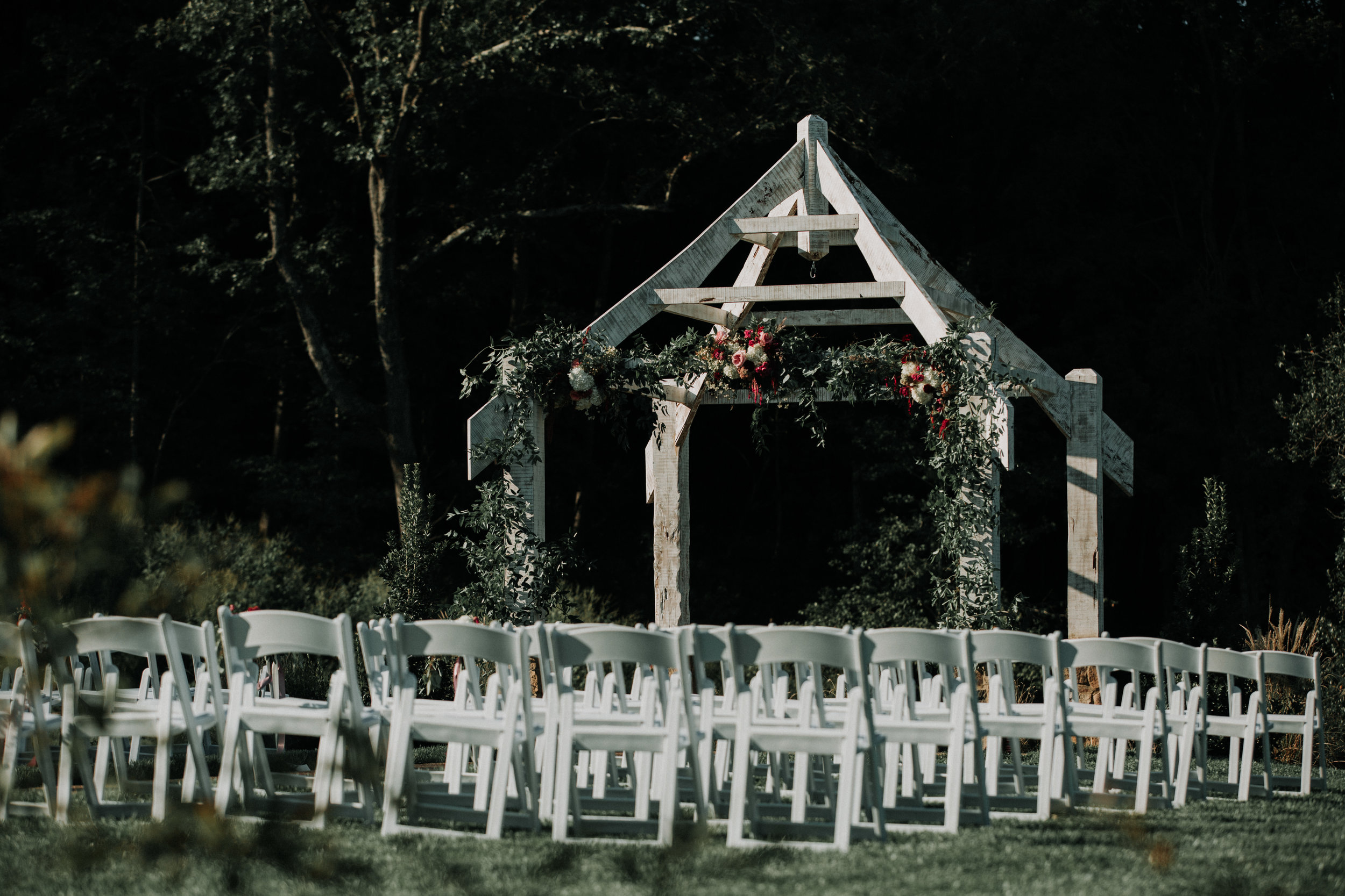 Gorgeous Wedding Photos - Athens, Tennessee Barn Wedding -- The Overwhelmed Bride Wedding Blog