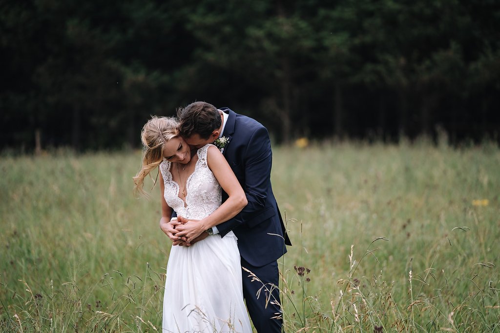 Gorgeous Wedding Photos - Hangar Wedding - The Overwhelmed Bride Wedding Blog