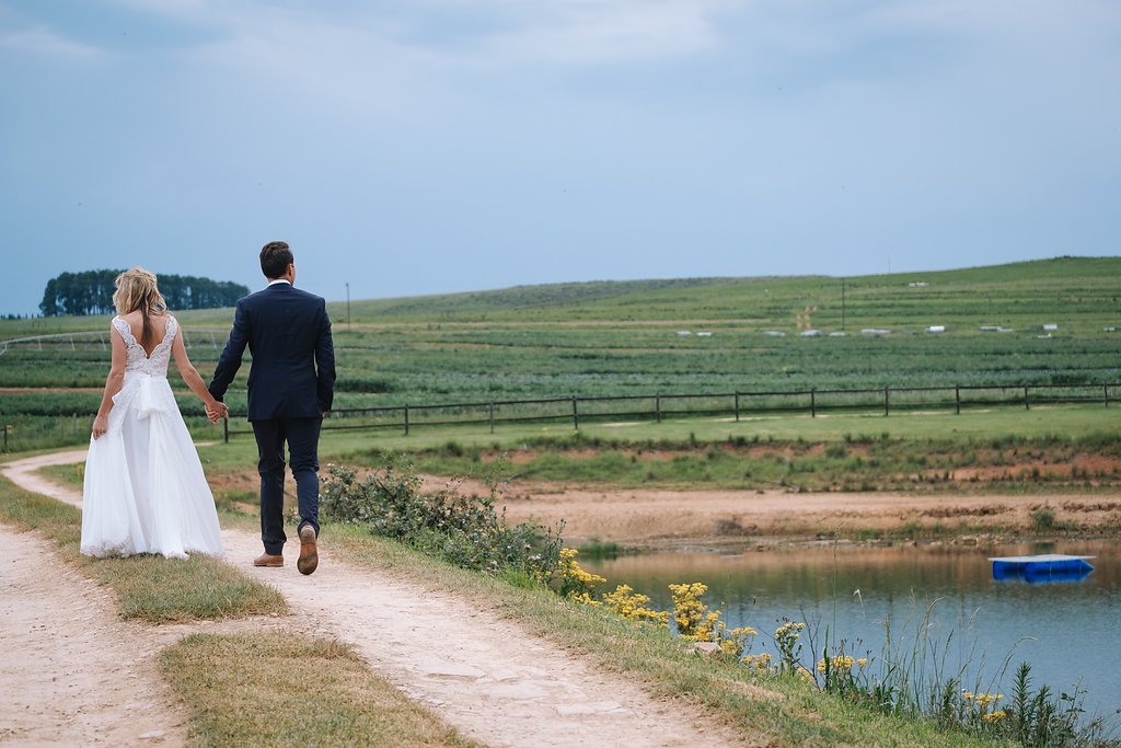 Gorgeous Wedding Photos - Hangar Wedding - The Overwhelmed Bride Wedding Blog