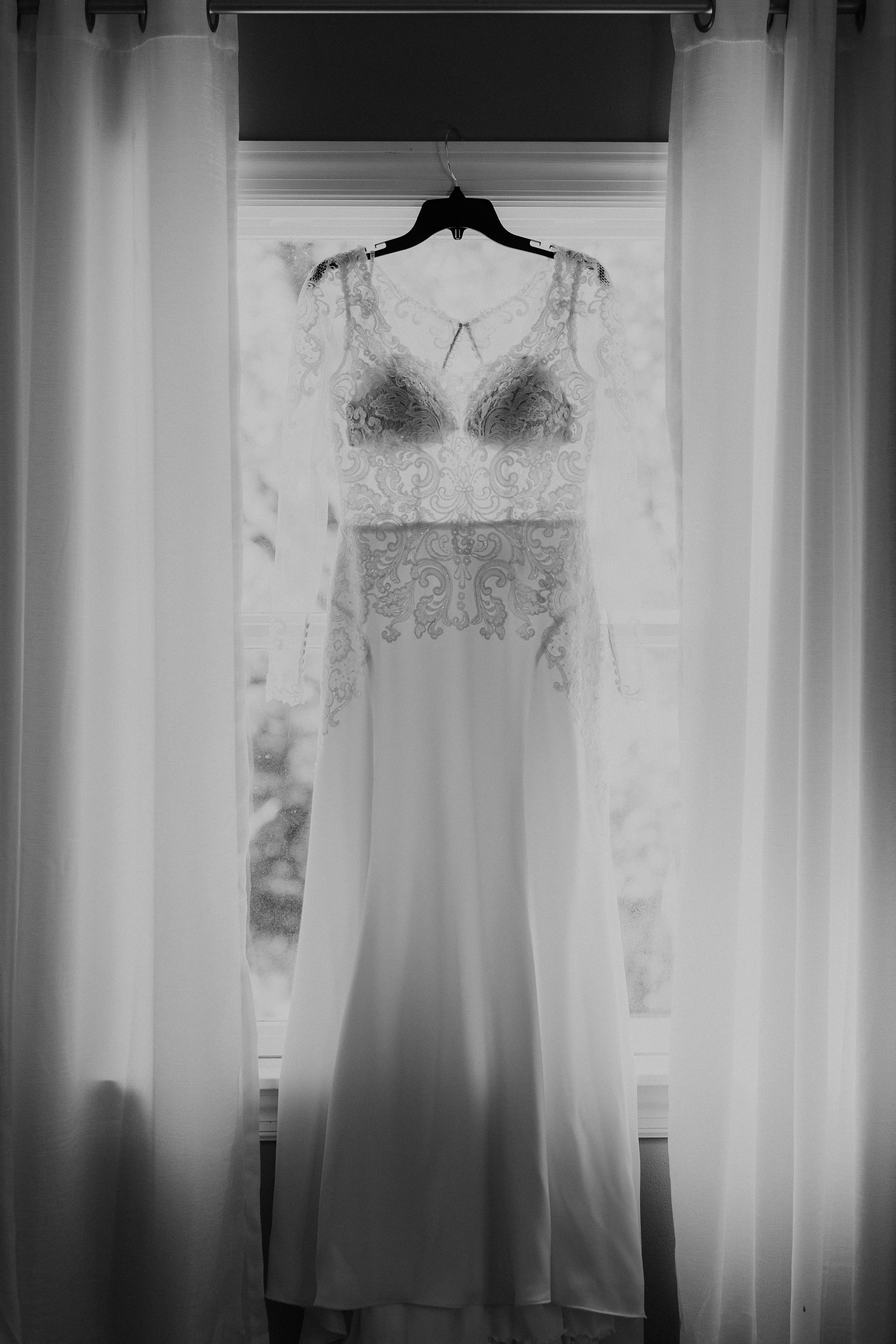 Simple Lace Wedding Dress - Dara’s Garden Knoxville East Tennessee Wedding — The Overwhelmed Bride Wedding Blog