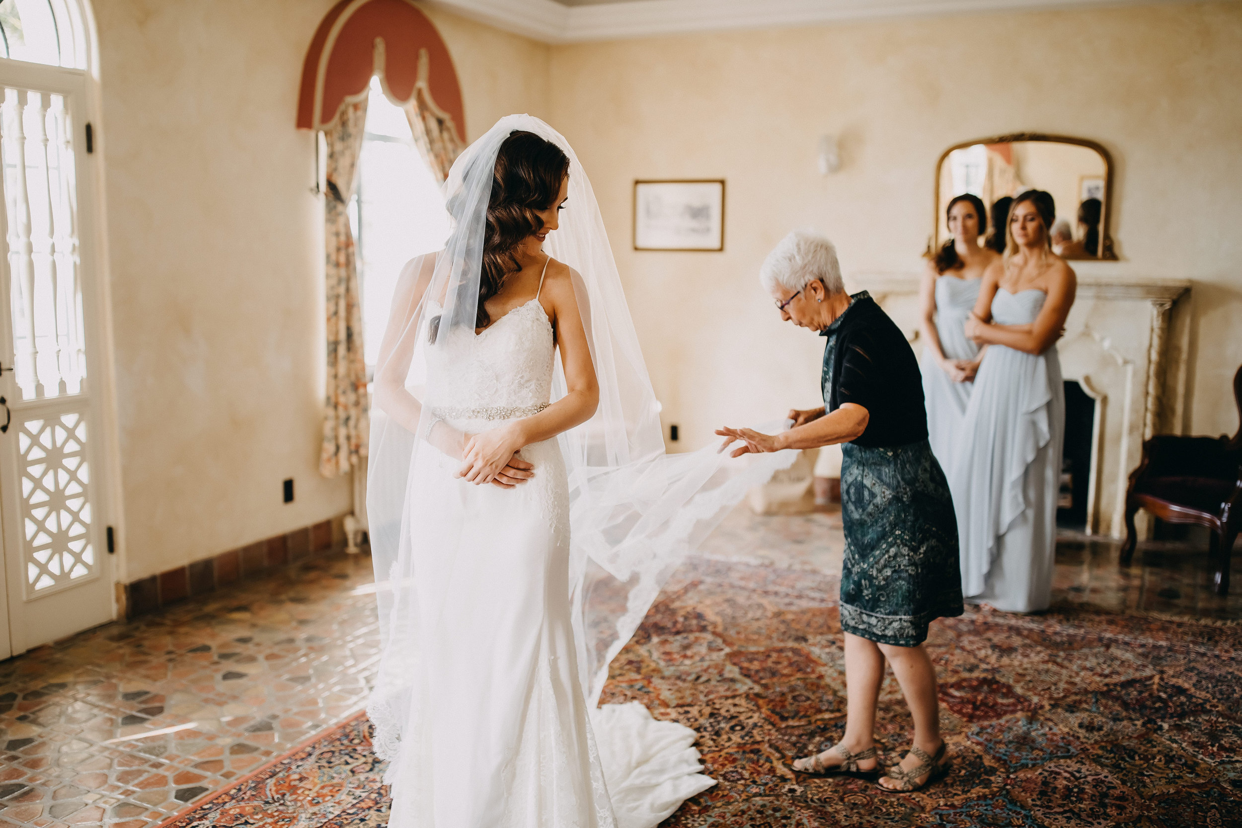 Gorgeous Wedding Getting Ready Photos - Florida Estate Wedding - Powel Crowley Estate Wedding