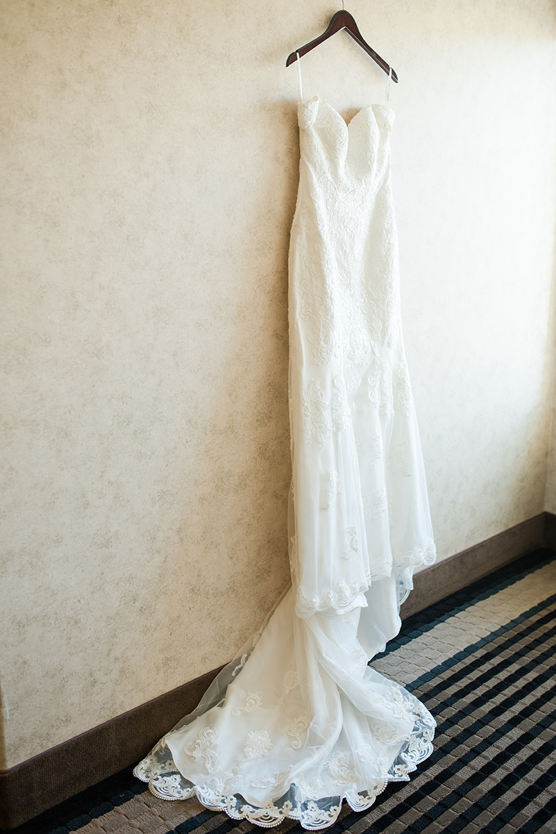 Gorgeous Lace Wedding Dress - Classic Washington Garden Wedding - The Overwhelmed Bride Wedding Blog