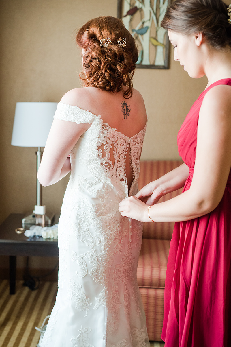 Gorgeous Lace Wedding Dress - Classic Washington Garden Wedding - The Overwhelmed Bride Wedding Blog