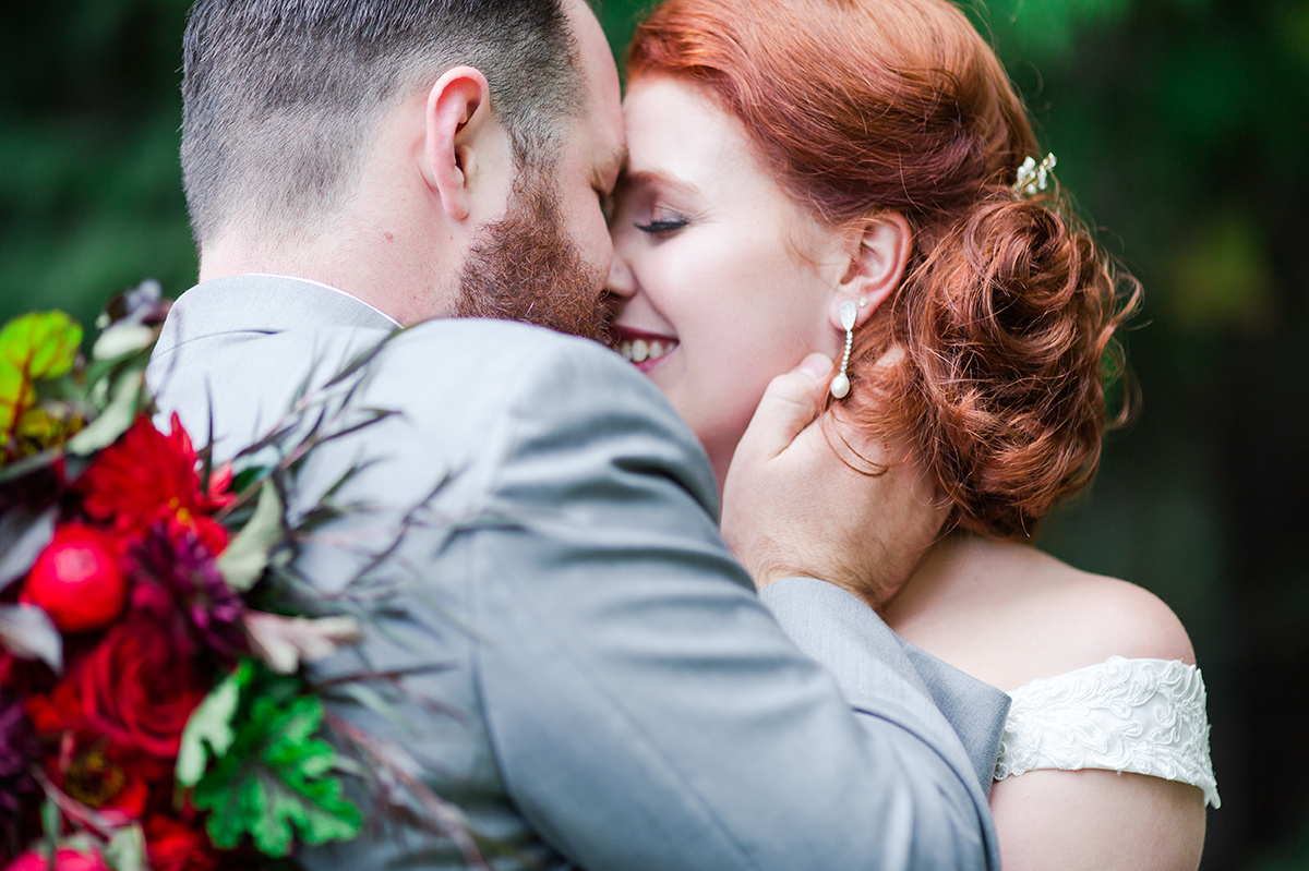 Gorgeous Outdoor Wedding Photos - Classic Washington Garden Wedding - The Overwhelmed Bride Wedding Blog