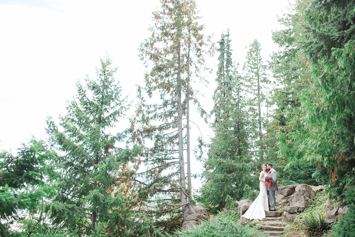 Gorgeous Wedding Photos - Classic Washington Garden Wedding - The Overwhelmed Bride Wedding Blog