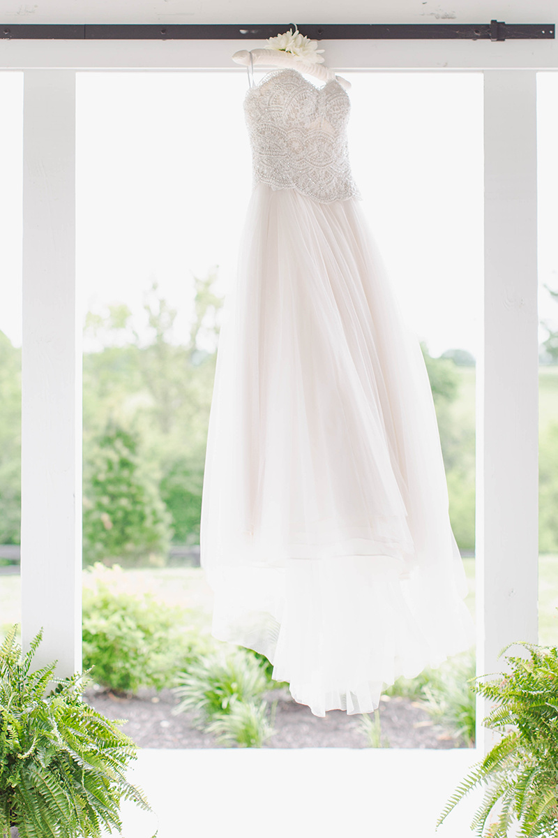 A Blush + White Shadow Creek Virgina Wedding — The Overwhelmed Bride Wedding Blog