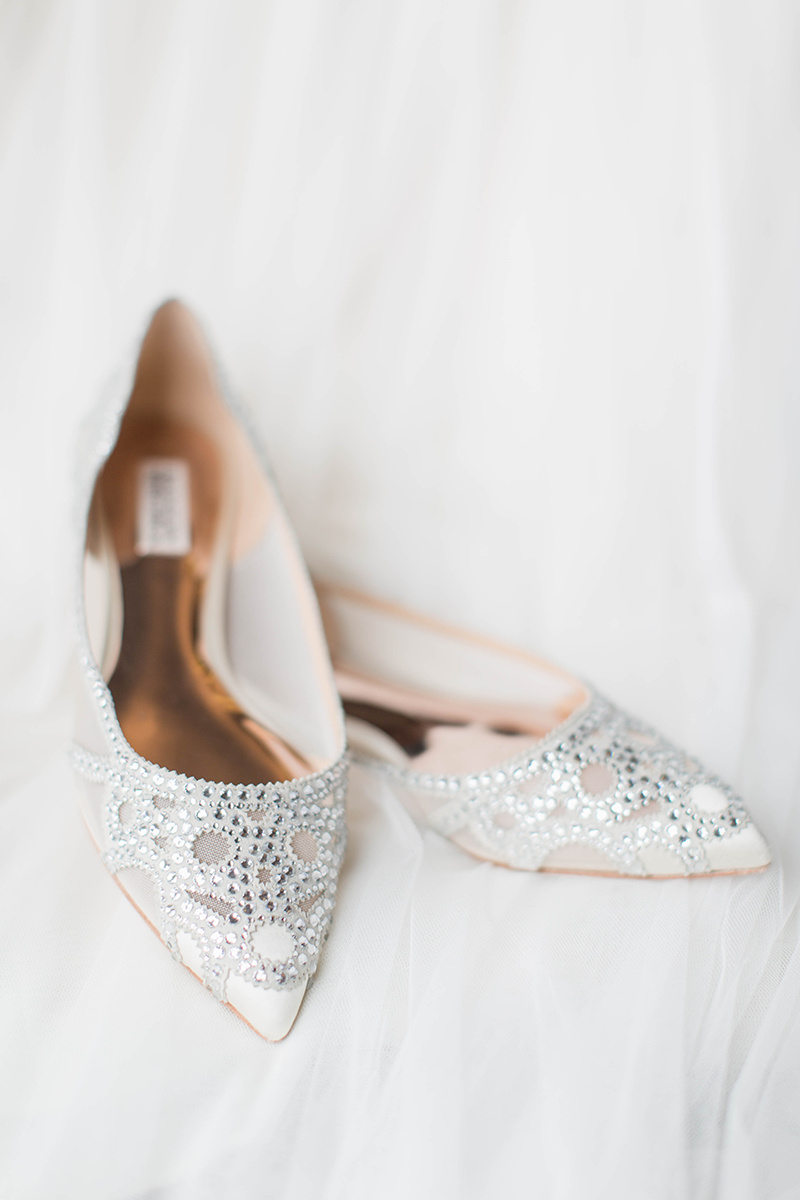 A Blush + White Shadow Creek Virgina Wedding — The Overwhelmed Bride Wedding Blog