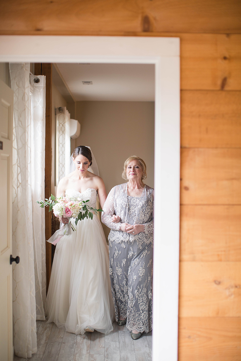 A Blush + White Shadow Creek Virgina Wedding — The Overwhelmed Bride Wedding Blog