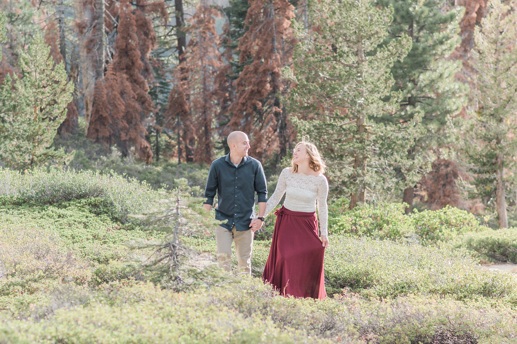 Yosemite Engagement Photos — The Overwhelmed Bride Wedding BlogYosemite Engagement Photos — The Overwhelmed Bride Wedding Blog