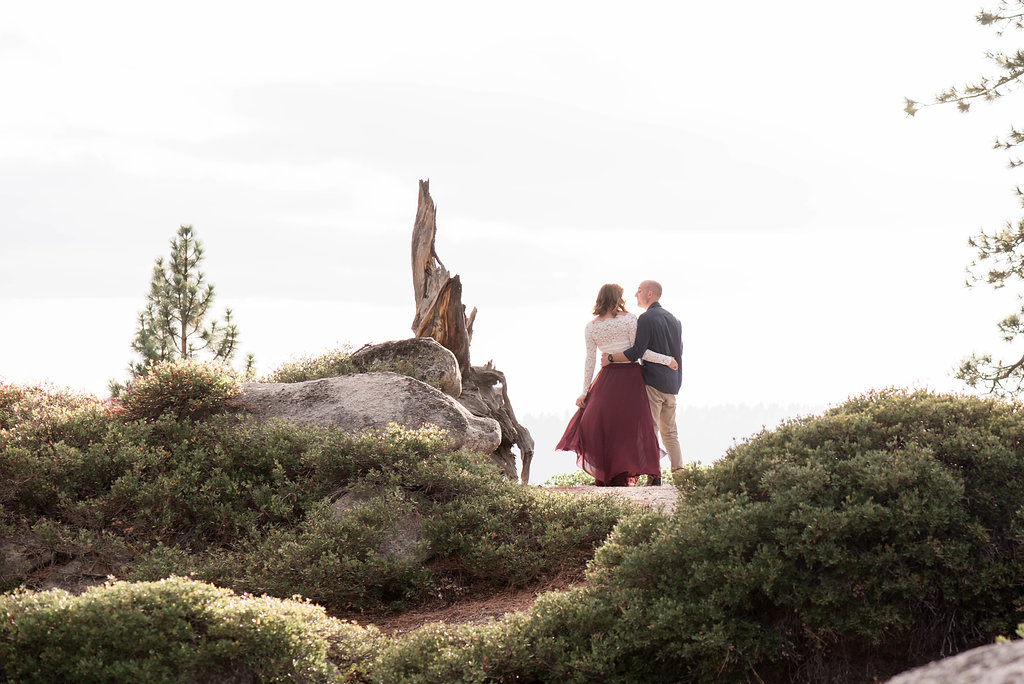 Yosemite Engagement Photos — The Overwhelmed Bride Wedding BlogYosemite Engagement Photos — The Overwhelmed Bride Wedding Blog