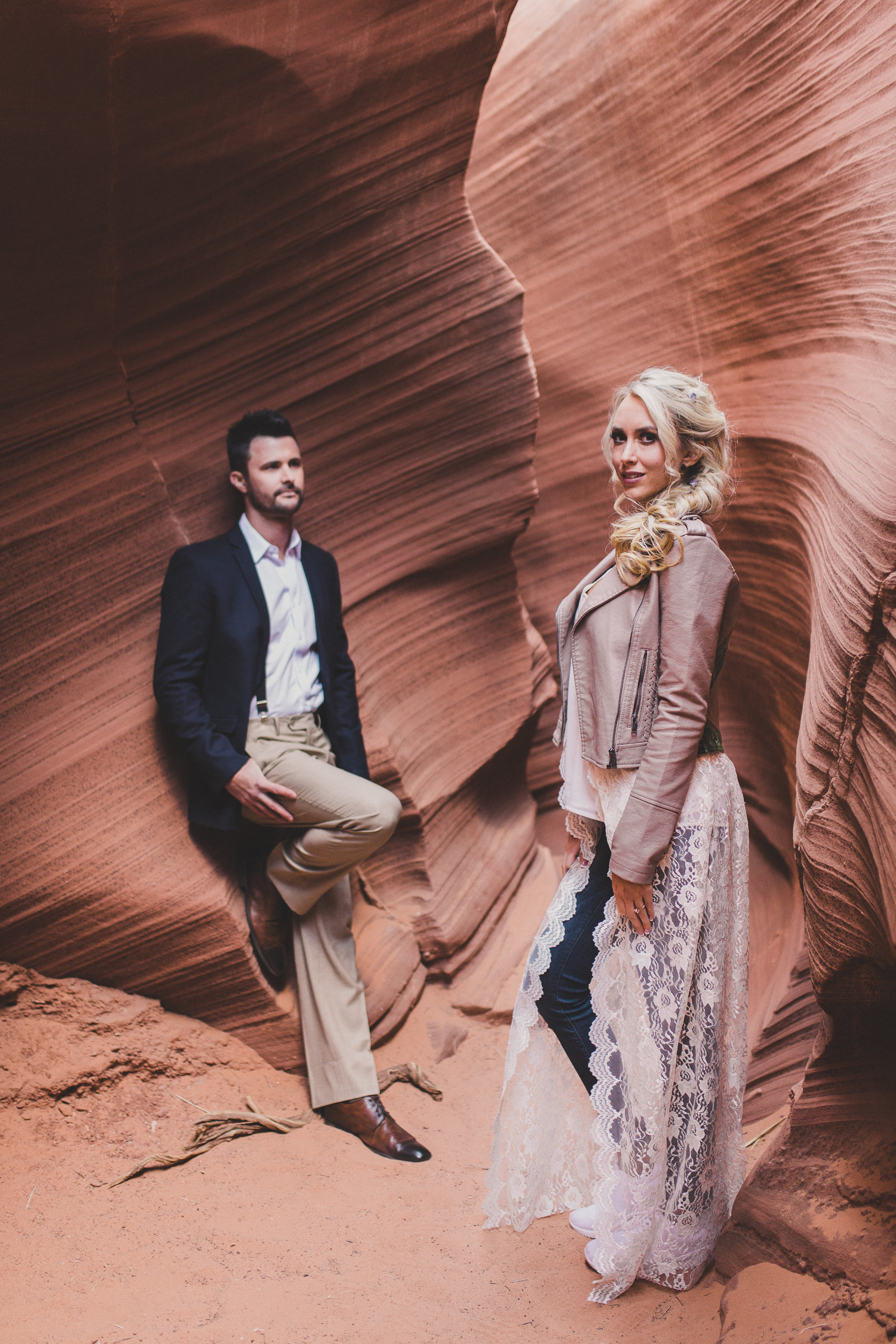 Gorgeous Las Vegas Engagement Photos — The Overwhelmed Bride Wedding Blog