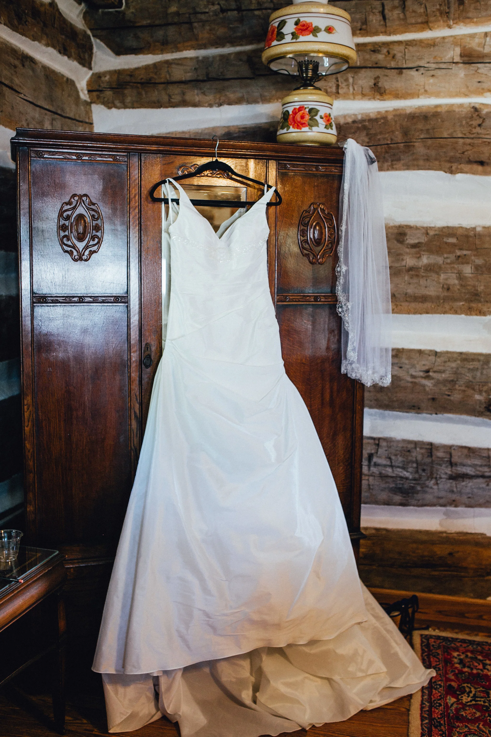 Simplistic Vintage Wedding — The Overwhelmed Bride Wedding Blog