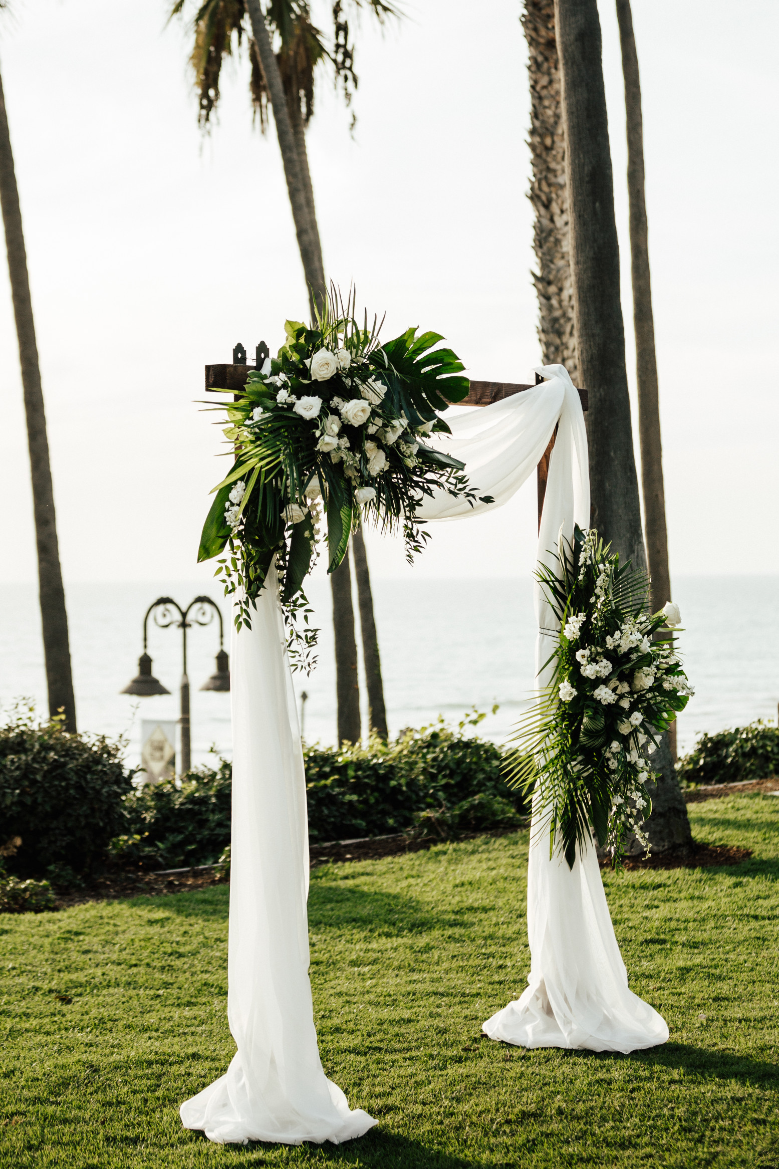 Ole Hanson Beach Club Wedding - Orange County Wedding Venue - The Overwhelmed Bride Wedding Blog