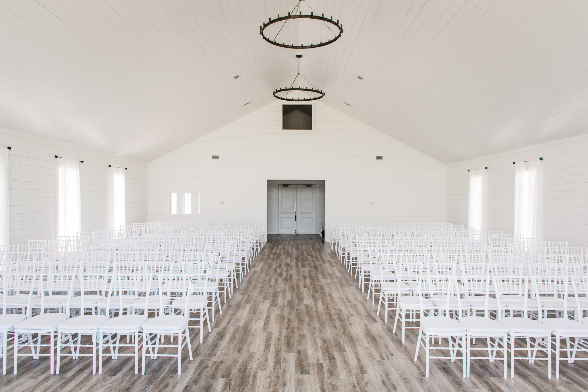 Houston, Texas Farmhouse Wedding Venue — The Overwhelmed Bride Wedding Blog