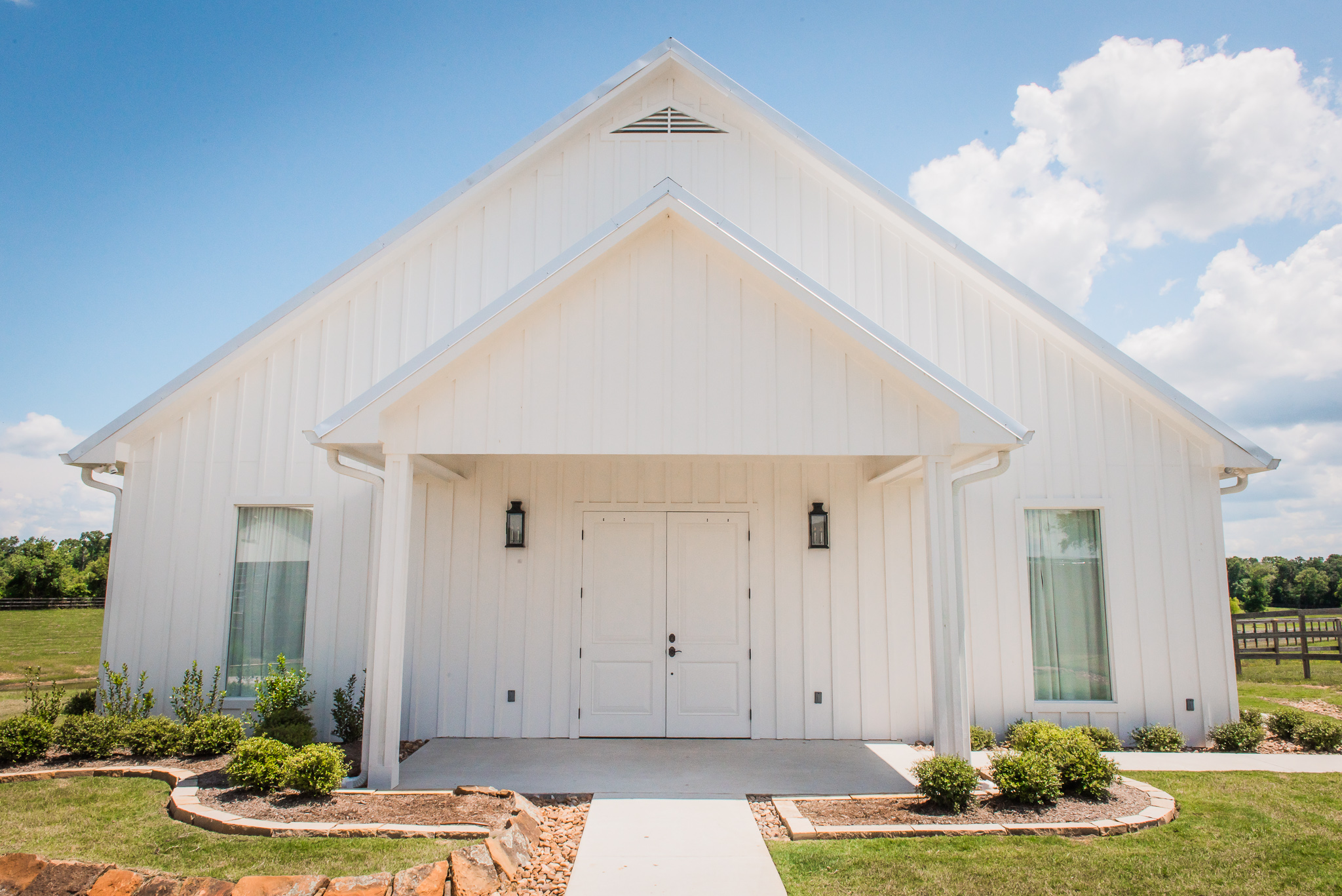 Houston, Texas Farmhouse Wedding Venue — The Overwhelmed Bride Wedding Blog