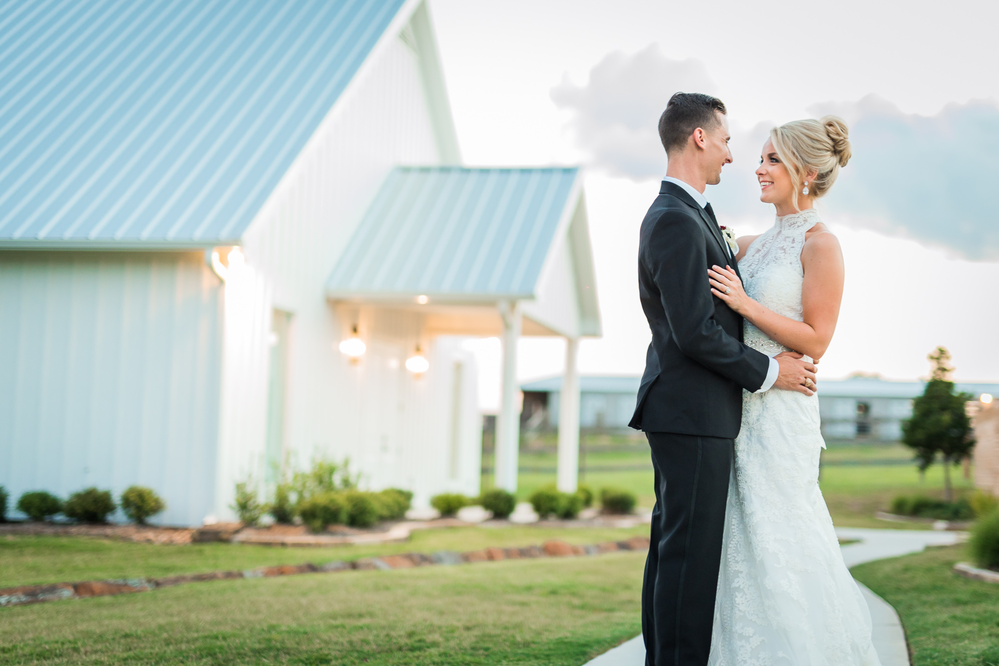 Houston, Texas Farmhouse Wedding Venue — The Overwhelmed Bride Wedding Blog