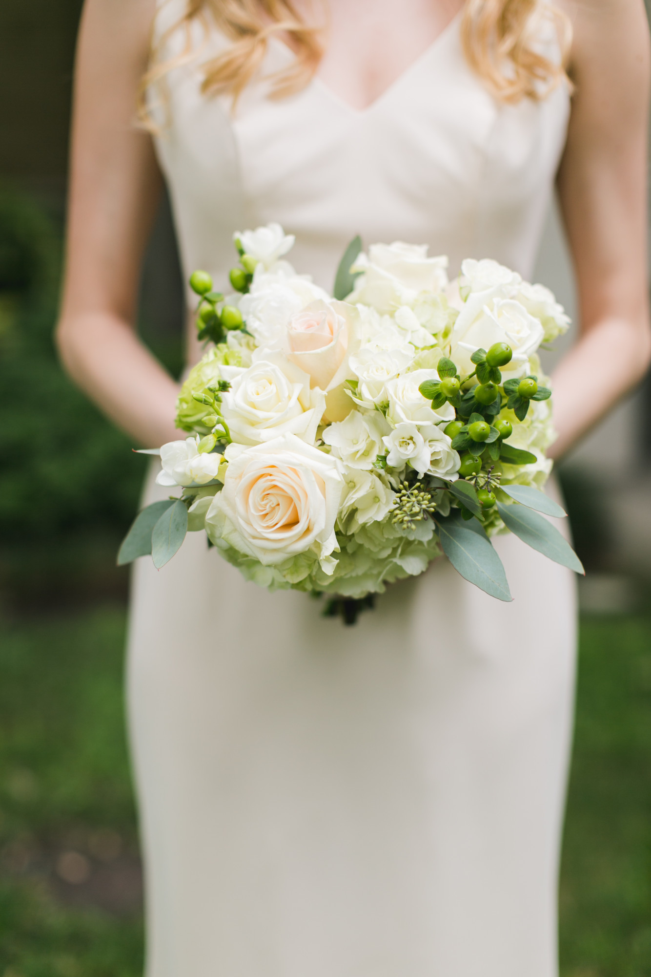 An Ivory + White Downtown Dallas Wedding - The Overwhelmed Bride Wedding Blog
