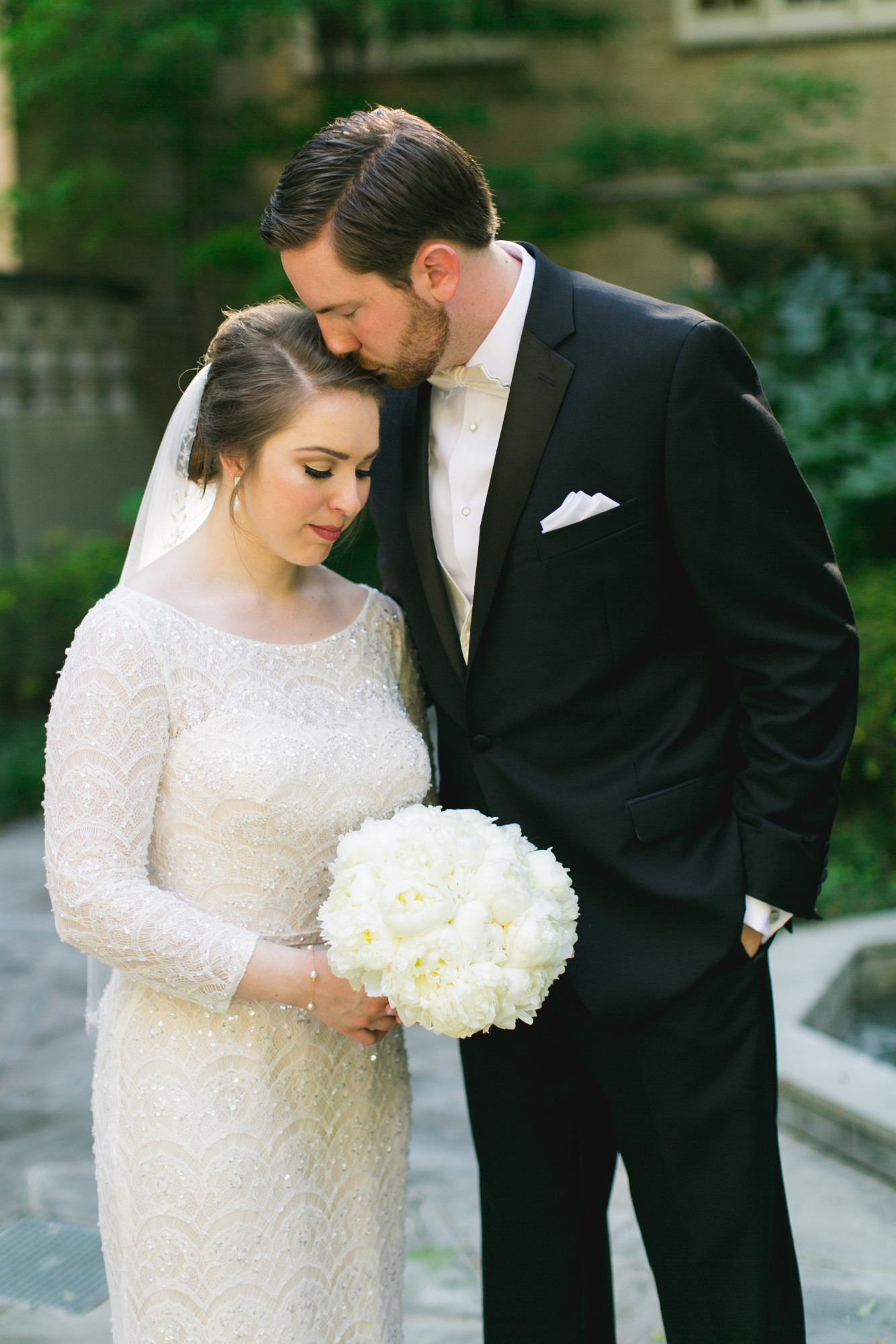 An Ivory + White Downtown Dallas Wedding - The Overwhelmed Bride Wedding Blog