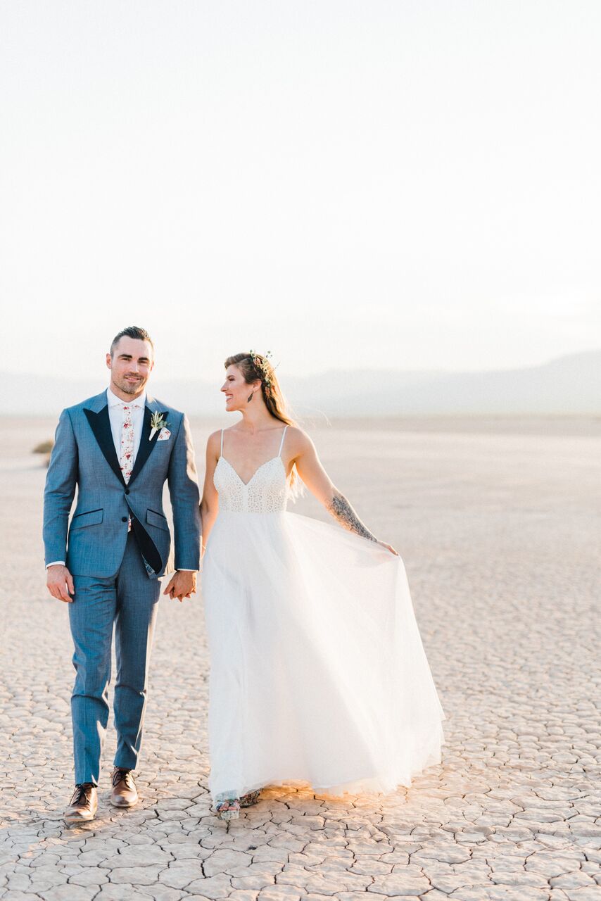 A Bohemian Destination Las Vegas Desert Wedding - The Overwhelmed Bride Blog