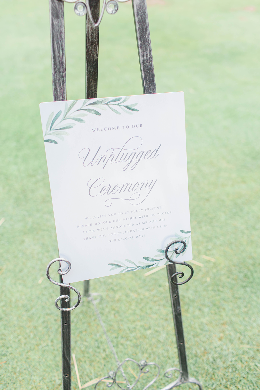 A Romantic Wausau Country Club Wisconsin Wedding - The Overwhelmed Bride Wedding Blog