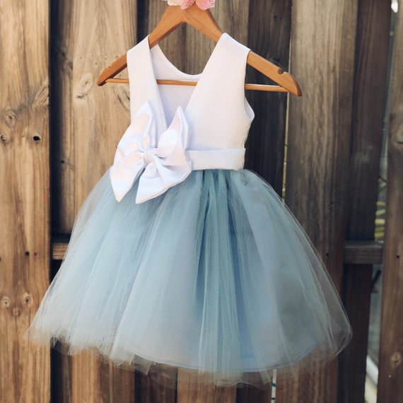 Gorgeous Flower Girl Dresses - The Overwhelmed Bride Wedding Blog 