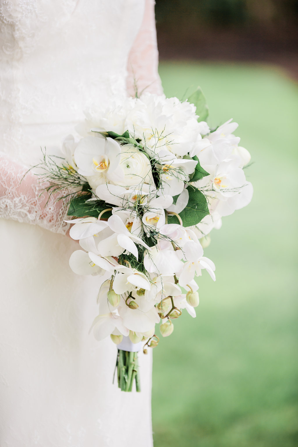 Burton, Ohio Wedding Venue - Welshfield Inn Wedding - The Overwhelmed Bride Wedding Blog