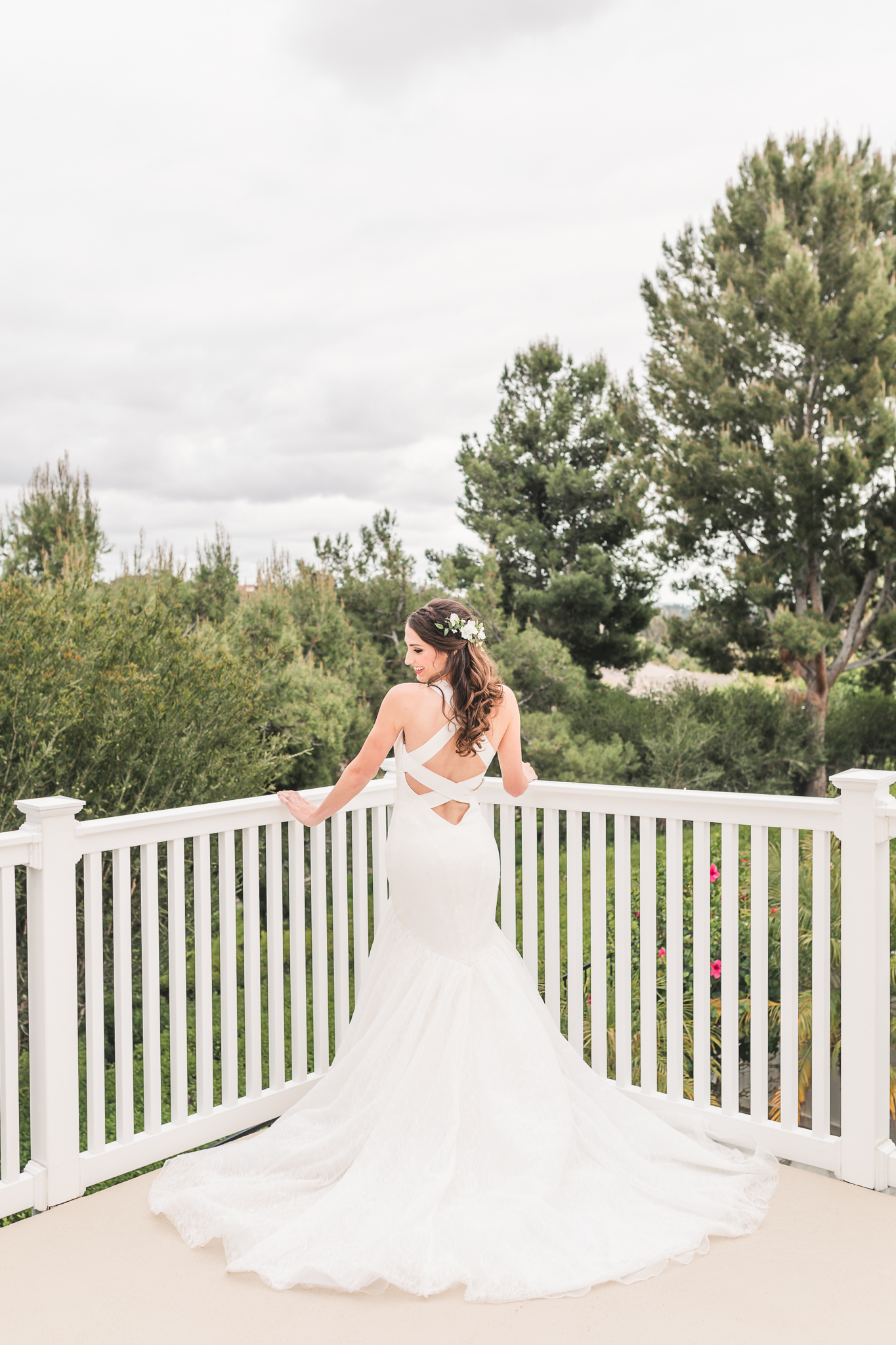 A Rustic DIY Wisconsin Wedding - Heritage Hill State Historical Park Wedding - The Overwhelmed Bride Wedding Blog