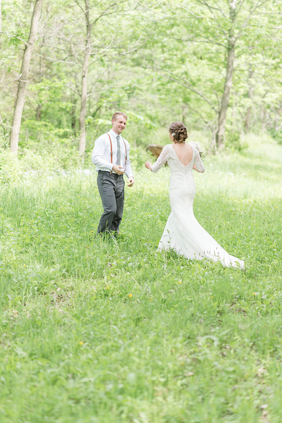 A Coffee Mill Ski Area Outdoor Summer Minnesota Wedding - The Overwhelmed Bride Wedding Blog