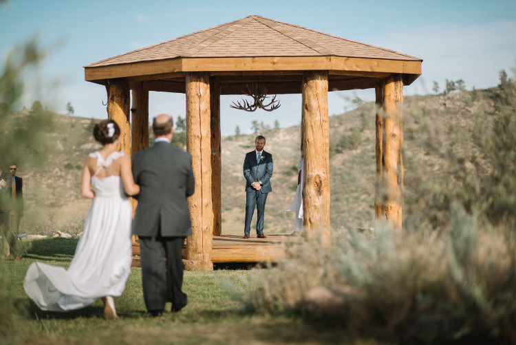 An Eagles Nest Ranch Outdoor Colorado Wedding - The Overwhelmed Bride Wedding Blog